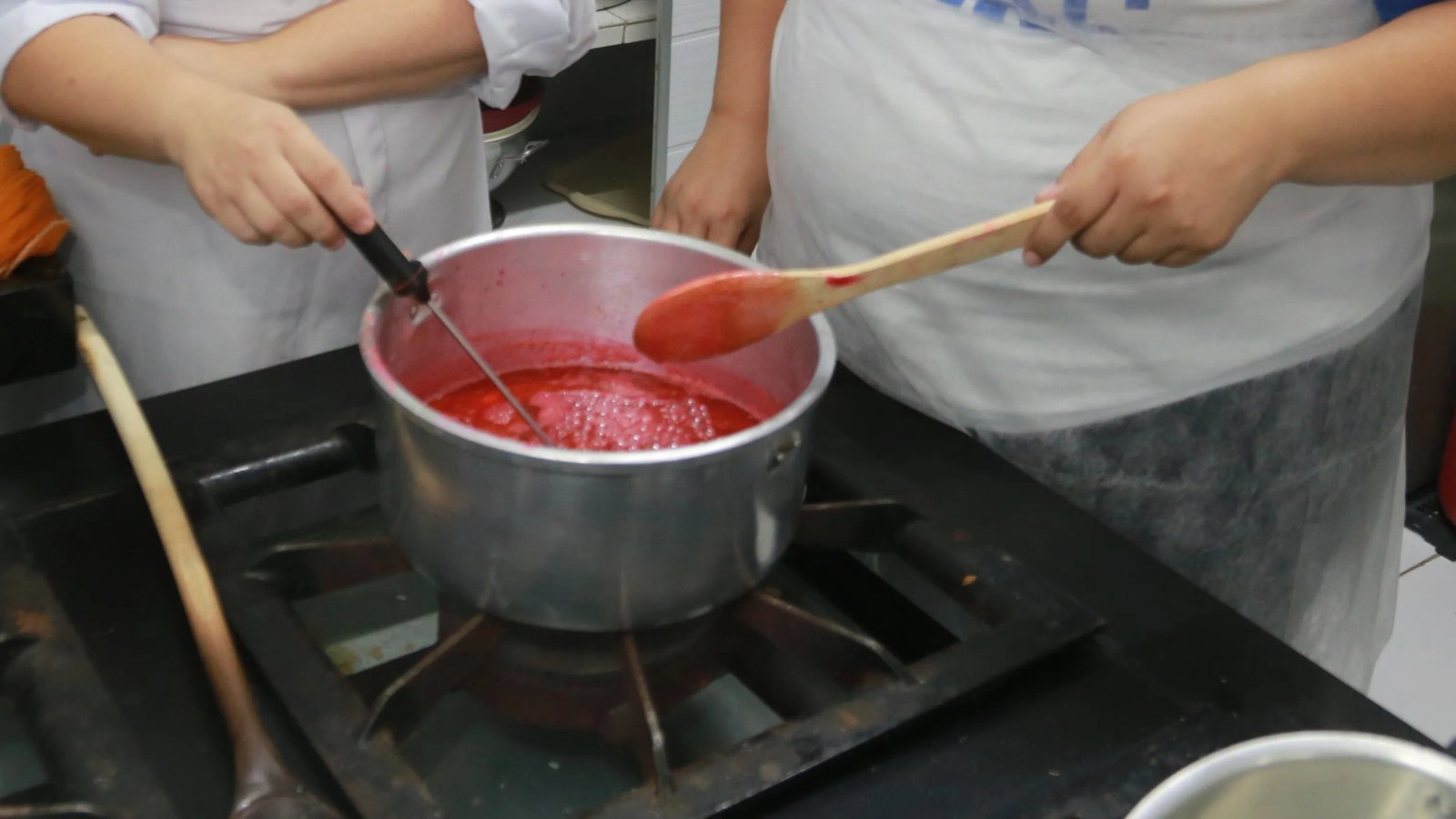 Sine Municipal realiza plantão de emprego da gastronomia com mais de 400 vagas em bares e restaurant